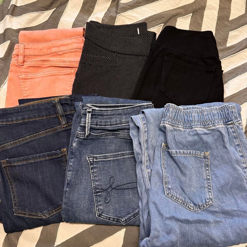 bundle of 6 pairs of pants/jeans